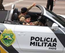 Desfile com milhares de pessoas festeja os 202 anos da Independência do Brasil