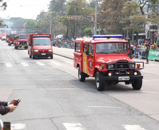 Desfile com milhares de pessoas festeja os 202 anos da Independência do Brasil