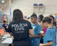  PCPR na Comunidade leva serviços de polícia judiciária à população de Dois VizinhosPCPR na Comunidade leva serviços de polícia judiciária à população de Dois Vizinhos