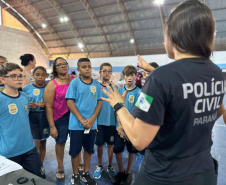  PCPR na Comunidade leva serviços de polícia judiciária à população de Dois VizinhosPCPR na Comunidade leva serviços de polícia judiciária à população de Dois Vizinhos