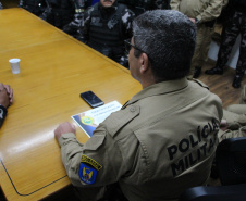 PMPR homenageia policiais do BPRONE por atuação em ocorrência de alto risco