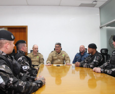 PMPR homenageia policiais do BPRONE por atuação em ocorrência de alto risco