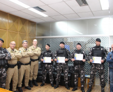PMPR homenageia policiais do BPRONE por atuação em ocorrência de alto risco