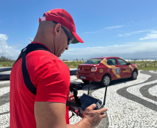 Bombeiros usam drones de alta tecnologia para reforçar proteção de banhistas no Litoral
