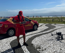 Bombeiros usam drones de alta tecnologia para reforçar proteção de banhistas no Litoral