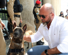 Reforço nas estradas: DER/PR entrega 36 viaturas e 5 cães ao Batalhão de Polícia Rodoviária