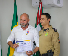 Secretário Hudson recebe medalha de honra ao mérito do Colégio da Polícia Militar de Pato Branco 