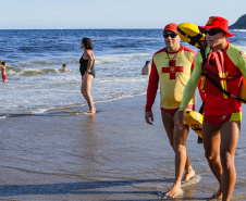  Litoral do Paraná terá mais postos de guarda-vidas ativos nesta temporada