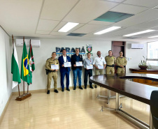 Secretário Hudson recebe medalha de honra ao mérito do Colégio da Polícia Militar de Pato Branco