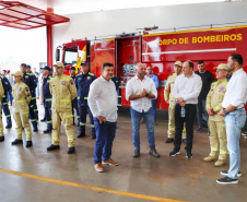 Posto de bombeiro militar de Santa Helena recebe novo caminhão auto bomba tanque