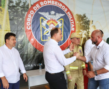 Posto de bombeiro militar de Santa Helena recebe novo caminhão auto bomba tanque