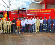 Posto de bombeiro militar de Santa Helena recebe novo caminhão auto bomba tanque
