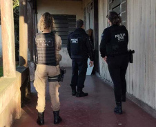 PCPR e PMPR prendem quatro pessoas em operação contra o tráfico de drogas em Rio Azul