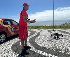 Bombeiros usam drones de alta tecnologia para reforçar proteção de banhistas no Litoral