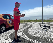Bombeiros usam drones de alta tecnologia para reforçar proteção de banhistas no Litoral