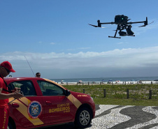 Bombeiros usam drones de alta tecnologia para reforçar proteção de banhistas no Litoral