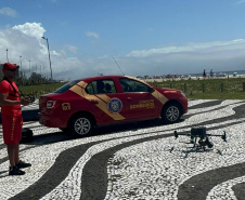 Bombeiros usam drones de alta tecnologia para reforçar proteção de banhistas no Litoral