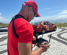 Bombeiros usam drones de alta tecnologia para reforçar proteção de banhistas no Litoral
