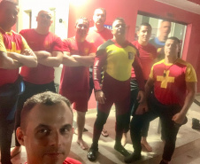 Bombeiros salvam dez pessoas ilhadas em rio de Antonina após cabeça d’água