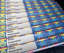 PMPR vai distribuir pulseiras de identificação diferenciadas para crianças autistas no Litoral