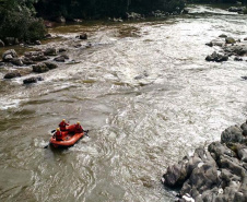 Banho de rio seguro: 10 dicas dos Bombeiros para evitar cabeça d'água e outros riscos