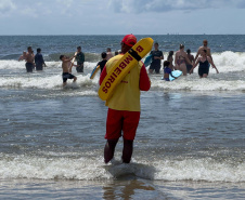 Verão Maior Paraná: bombeiros resgatam mais de 900 pessoas em 40 dias no Litoral