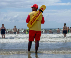 Verão Maior Paraná: bombeiros resgatam mais de 900 pessoas em 40 dias no Litoral