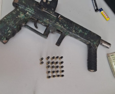 Polícia Militar prende suspeitos de tentativa de homicídio e apreende submetralhadora no Litoral