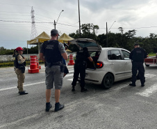 Forças de segurança realizam operação integrada e prendem três pessoas por tráfico de drogas no litoral