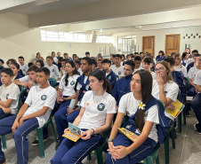 Projeto "É Sobre Isso!" inicia 2025 com ações em 40 colégios estaduais de Curitiba