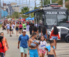 Delegacia Móvel da PCPR é ponto de referência nos eventos do Verão Maior Paraná