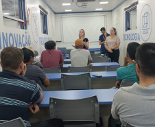 Carretas do Conhecimento qualificam egressos e monitorados do sistema penal