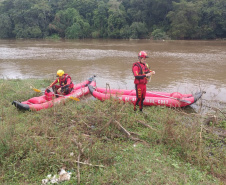 Com apoio de drone, bombeiros localizam corpo de menino que se afogou em Curitiba