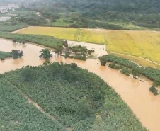 Estado emprega mais de 100 homens e aeronaves para ajudar vítimas das chuvas no Litoral
