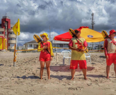 Com segurança reforçada, Carnaval reúne 1,3 milhão de pessoas no Litoral do Paraná