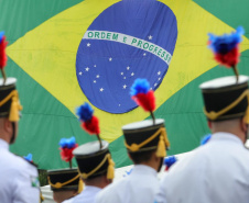 PMPR  entrega Espadim Tiradentes para 106 cadetes do curso de oficiais