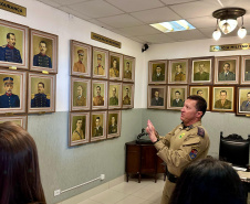 Sesp promove visita de servidores à sede da PMPR