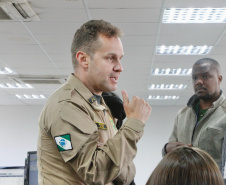Sesp promove visita de servidores à sede da PMPR