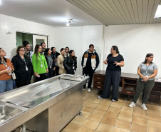 Servidores da Sesp visitam unidades da Polícia Científica em Curitiba