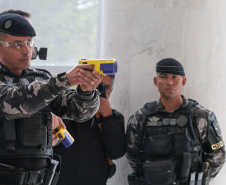 Com tecnologia de última geração, Paraná entrega 1,4 mil armas não letais para as polícias