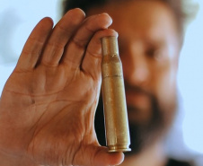 Polícia Científica capta "DNA" de metralhadora de alto calibre para auxiliar investigações nacionais