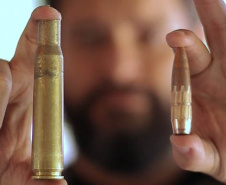 Polícia Científica capta "DNA" de metralhadora de alto calibre para auxiliar investigações nacionais