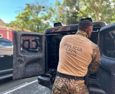 PCPR cumpre mandados em hotéis e prende 8 pessoas dentro de operação nacional