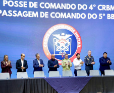 Corpo de Bombeiros promove solenidade de posse do 4° CRBM e troca de comando do 5° BBM de Maringá
