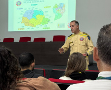 Servidores da Sesp conhecem estrutura do Corpo de Bombeiros em Curitiba 