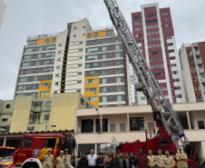 Servidores da Sesp conhecem estrutura do Corpo de Bombeiros em Curitiba 