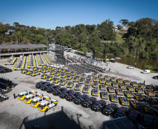 Ratinho Junior entrega 431 motos e viaturas para a PMPR