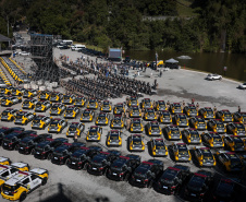 Ratinho Junior entrega 431 motos e viaturas para a PMPR