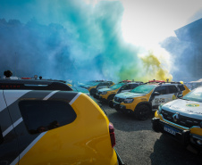 Ratinho Junior entrega 431 motos e viaturas para a PMPR