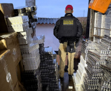 PMPR apreende 100 quilos de maconha e milhares de produtos ilegais do Paraguai no Interior